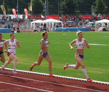 800m final down back straight